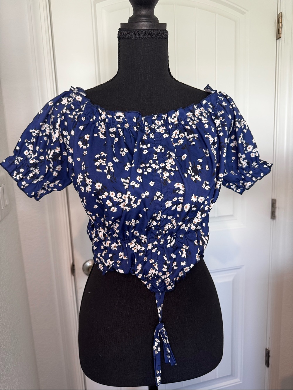 NWOT SHEIN Floral Crop Top Women’s XL Blue Daisies Floral Lightweight Stretch